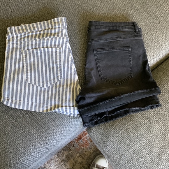 Two pair H&M size 12 shorts. - Picture 3 of 7